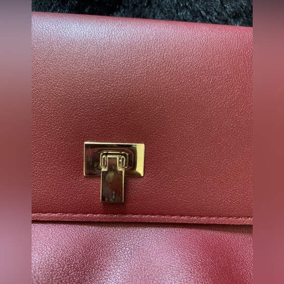 DAUNAVIA Women’s Red PU Leather w/ Tribal Strap PreOwned Great condition - Picture 4 of 11